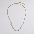 Collana dorata in acciaio inossidabile con perline a forma di bambù bianche e chiusura - Collana Minimalista in Bambù - Stile A (N2010-A)