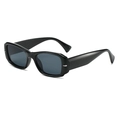 Occhiali da sole rettangolari retrò neri con accenti in metallo e lenti scure UV - Montatura Nera Lente Grigio Nero