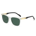 Lunettes de soleil polarisées carrées avec monture mate claire, verres verts et accents zinc - Monture Transparente Mate Verres Vert Foncé