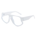 Modische Oversize-Sonnenbrille in Weiß mit breiten Bügeln und transparenten Gläsern - Weißer Rahmen Weiße Linse