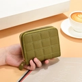 Petit portefeuille femme vert avocat avec cuir matelassé et fermeture éclair - Vert Militaire