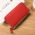 Portafoglio lungo rosso in pelle di struzzo con pratico cinturino da polso - Rosso