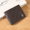 Dunkelbraune Herren-Bifold-Geldbörse mit diagonaler Textur und Schild-Metalllogo - Kaffeebraun
