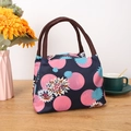 Dunkelblaue isolierte Lunchtasche mit Punkten, Blumenmuster und verstärkten Tragegriffen - Rosa Große Punkte