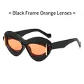 Lunettes de soleil œil-de-chat noires avec verres orange et accents dorés chic - Standard / Standard (TVA 13 % incl.) monture noire avec verres orange