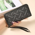 Schwarze lange Brieftasche mit Herzstickerei und gewebter Textur und Handschlaufe - Schwarz