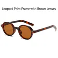 Retro-Rundsonnenbrille mit Schildpatt-Rahmen, dunklen Teegläsern und silbernen Nieten - Leoparden-Rahmen / Teebraune Gläser