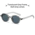 Retro-Rundsonnenbrille mit transparentgrauem Rahmen und dunkelgrauen Gläsern für Mode - Normal / Standard (Inkl. 13 % MwSt.) Transparentgrauer Rahmen mit schwarz-grauen Gläsern