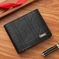 Schwarze Herren-Brieftasche mit Karomuster, Leder-Finish und silberner Logoplatte - Schwarz