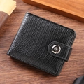 Cartera de hombre negra con patrón de cocodrilo y cierre de botón a presión plateado - Negro