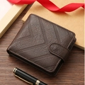Dunkelbraune Lederbrieftasche mit Texturmuster und sicherem Schnallenverschluss - Kaffeebraun