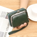 Portafoglio da donna verde scuro in pelle con fibbia vintage e zip laterale - Verde