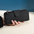 Damen-Brieftasche aus schwarzem Mattleder mit Reißverschluss und Druckknopfverschluss - Schwarz