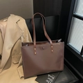 Grote retro donkerbruine leren shopper met gouden klinknagels voor dagelijks gebruik - Bruin