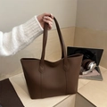 Bolso tote grande de cuero suave marrón minimalista para mujer con acabado mate y asas - Marrón