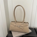 Borsa sottobraccio beige minimalista con fibbia in metallo argento e tracolla lunga - Cachi