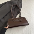 Sac baguette rétro marron foncé avec anneaux métalliques argentés et cuir brillant - Brun Foncé
