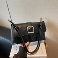Bolso baguette retro francés negro con hebilla plateada y correa con nudos - Negro