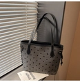 Detalle de bolso tote de lona gris con lunares negros y pequeños lazos negros - Negro