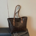Borsa tote vintage in ecopelle marrone scuro con spalline chiare e scritte dorate - Marrone