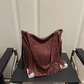 Sac bandoulière rouge bordeaux avec gaufrage léopard et longues franges bohèmes - Rouge
