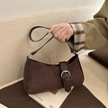 Schicke dunkelbraune Wildleder-Mondsichel-Schultertasche mit Lederriemen und Schnalle - Kaffeebraun