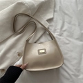 Bolso sobaco francés de cuero sintético beige crema con logotipo dorado - Caqui