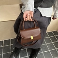 Mini borsa a tracolla vintage marrone scuro con fibbia dorata e manico superiore - Marrone