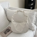 Borsa beige a mezzaluna con manico a nuvola increspato e fiocco per uno stile minimalista - Bianco