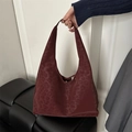 Bolso hobo vintage color burdeos con sutil estampado de leopardo y acabado mate - Marrón