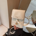 Schicke cremeweiße kleine quadratische Handytasche mit FASHION-Logo und Metallanhänger - Beige