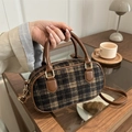 Borsa a tracolla vintage a quadri marroni con manici in pelle e dettagli dorati - Marrone