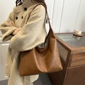 Grand sac cabas hobo rétro en cuir souple marron caramel pour femme de bureau - Marron