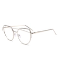 Detalle de montura de gafas cat-eye geométrica con doble puente y varillas finas - Montura Plateada (2106)