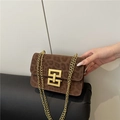 Vintage bruine crossbodytas met luipaardprint, gouden gesp en fijne schakelketting - Bruin