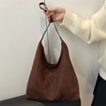 Bolso tote de ante marrón oscuro para mujer con un diseño de trapecio minimalista chic - Marrón Oscuro