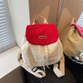Zaino in nylon a contrasto panna e rosso con coulisse e toppa del marchio - Borgogna