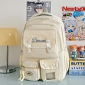Beige schoolrugzak met meerdere zakken en geborduurd logo op lichtblauw bureau - Wit