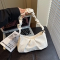Elegante borsa a tracolla plissettata crema con finitura testurizzata e manico - Bianco