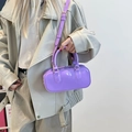 Bolso tipo almohada morado brillante chic con detalles dorados para mujer - Morado