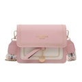 Borsa a tracolla rosa e beige con ampia tracolla fantasia e dettaglio ciondolo in metallo - Rosa