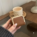 Mini astuccio per gioielli in pelle PU marrone con motivo litchi e chiusura in metallo - Marrone