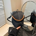 Vintage σκούρο μπλε τσάντα denim mini bucket με καφέ χερούλι και μεταλλικό κούμπωμα - Μαύρο