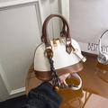 Sac bandoulière chic bicolore marron et blanc avec pendentif clochette décoratif - Blanc Avec Pendentif Cloche en Corde