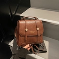 Mochila vintage de cuero marrón para mujer con hebilla dorada y diseño retro para oficina - Marrón