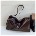 Sac hobo large en cuir brillant marron foncé avec fermeture éclair argentée - café