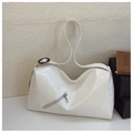 Sac polochon blanc brillant de grande capacité avec fermeture éclair et boucle en résine - Blanc