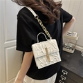 Witte crossbody tas met 3D-taktextuur en gouden ketting voor dames mode stijl - Wit