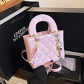 Sac à main matelassé rose élégant avec motif en losange et détails dorés brillants - Rose Sans Pendentif