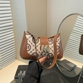 Sac sous le bras rétro en toile avec imprimé M et boucle en métal doré en cuir brun - Kaki